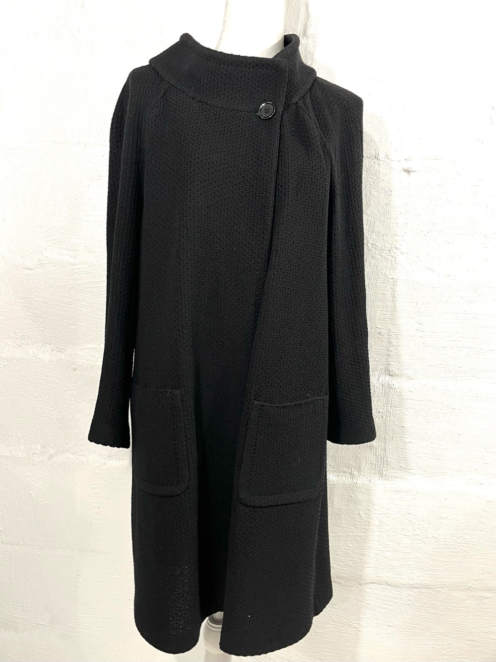 ST. JOHN TEXTURED WAFFLE KNIT COAT